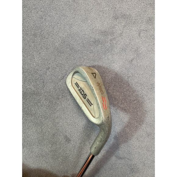 Vintage Wilson Leather Golf Bag with NWG XD 5 Gulf clubs, and a couple extra. - Picture 10 of 16